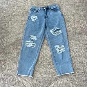 Low rise ripped jeans